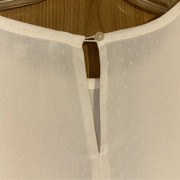 LOFT Cream Ruffle Relaxed Fit size large - Picture 4 of 7